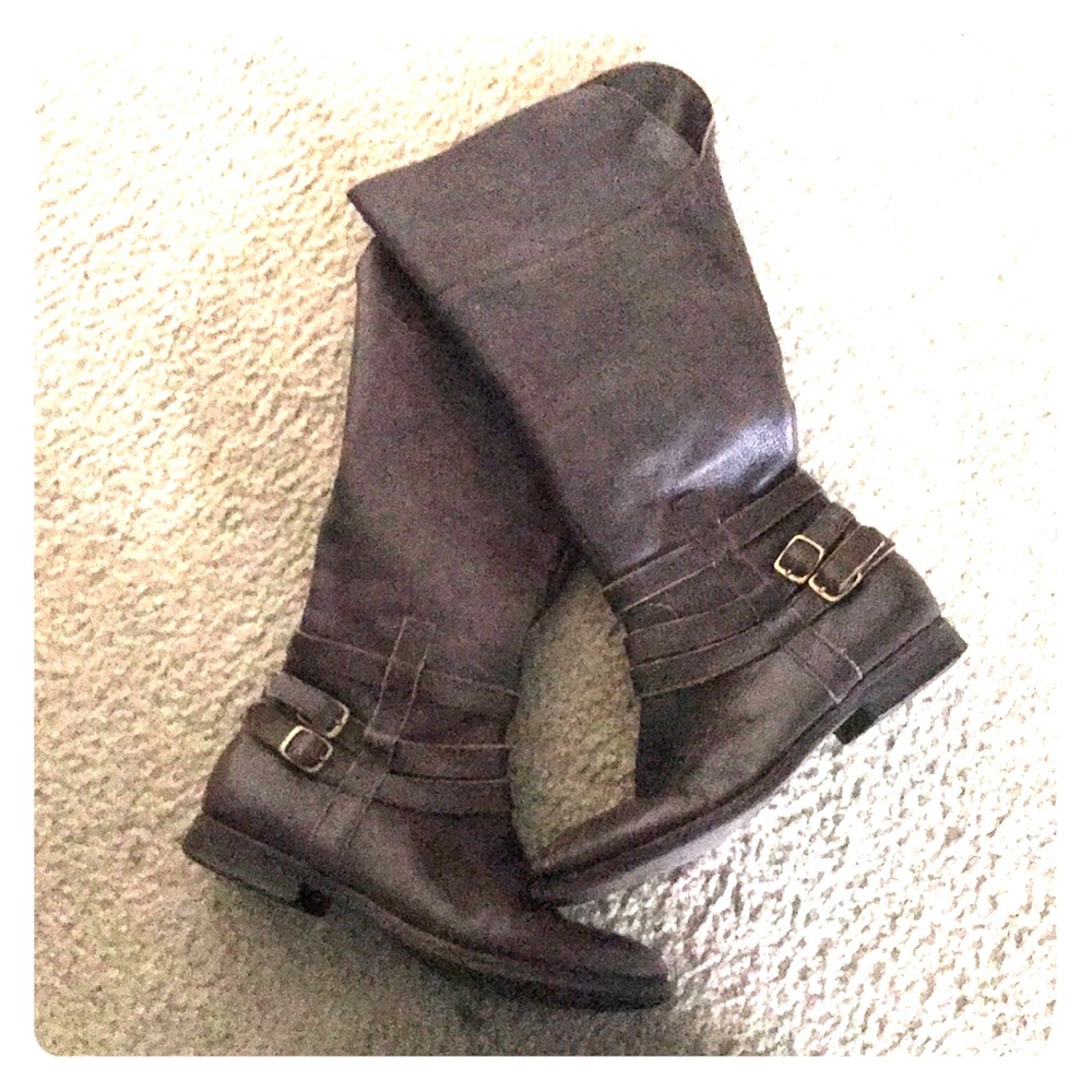 Medium length boots